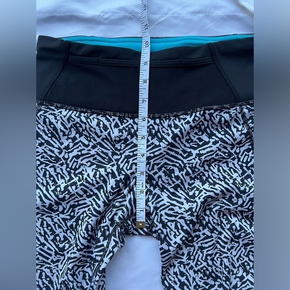 Lululemon Run Inspire Crop Leggings All Full-On Luxtreme Black and White - Picture 14 of 15